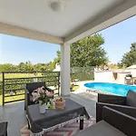 Villa Jakov *