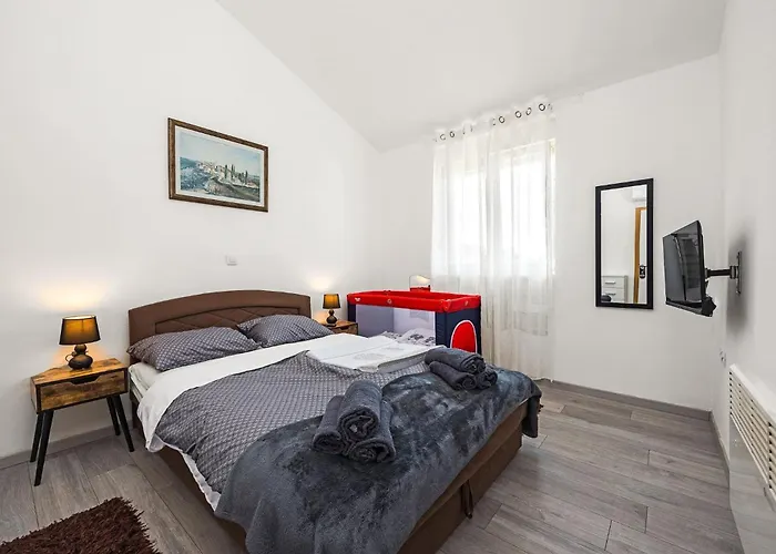 וילה Jakov Baderna