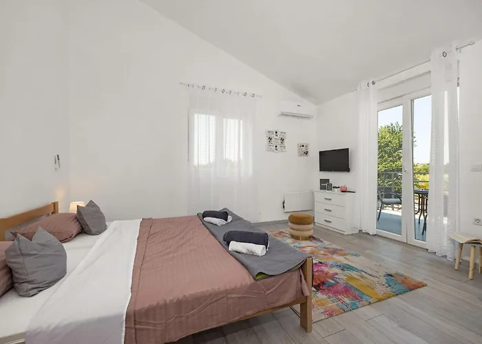 וילה Jakov Baderna