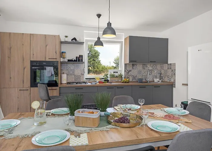 וילה Jakov Baderna