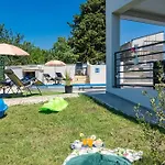 Jakov Villa *