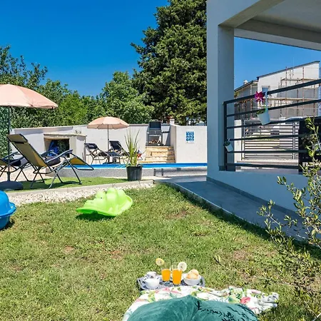 Jakov Villa *
